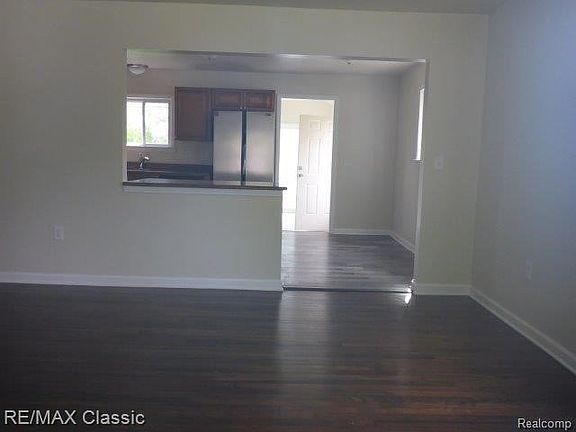 3rd image of 21820 La Salle Ave
