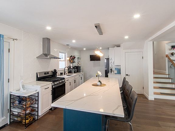 3rd image of 16 Thayer St