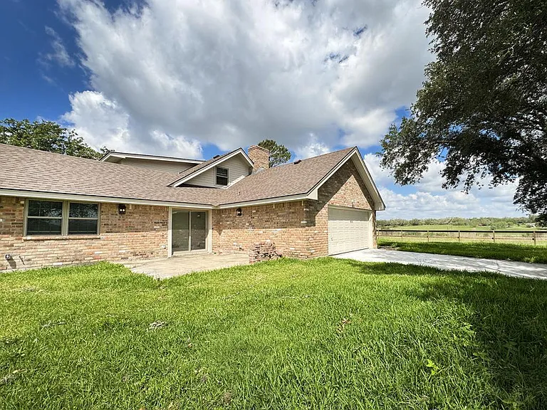 5121 FM 446 — Photo 39