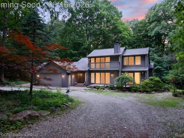 2300 Stoney Blf, Milford, MI 48381