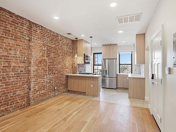 5th image of 233 1/2 Summit Ave #4