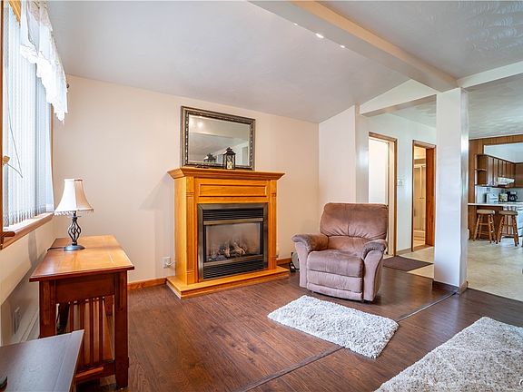 4th image of 220-222 N Bellinger St