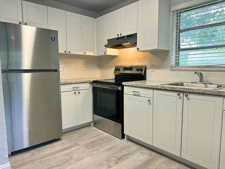 * Photos are of a similar unit and are for reference only.