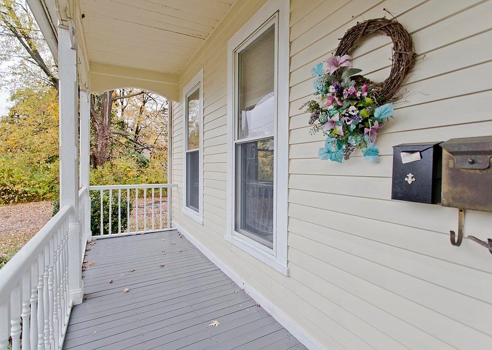 4 Taylor St, South Hadley, MA 01075 Zillow