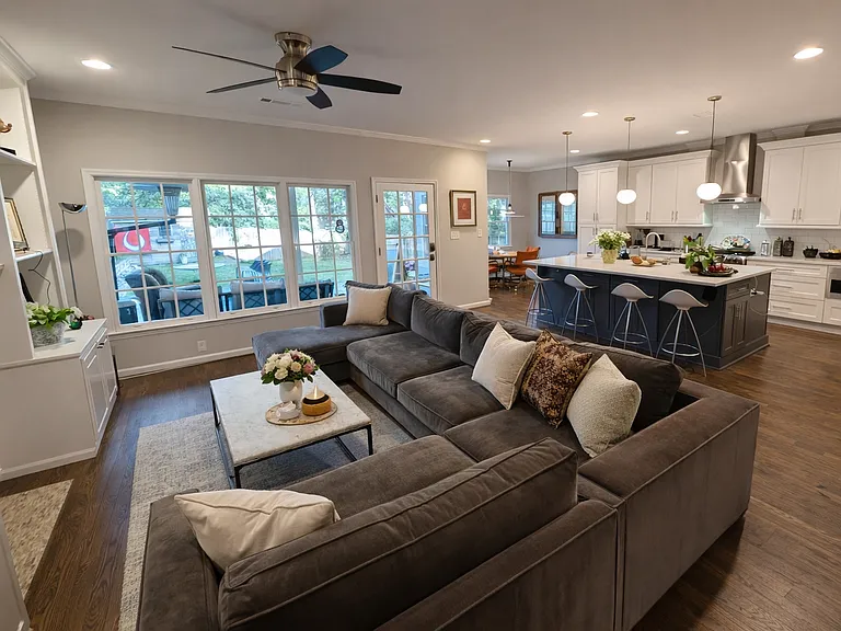 635 Harold Ave NE — Photo 1