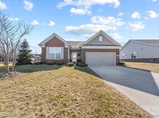 24360 Leelanau Ln, Brownstown, MI 48134