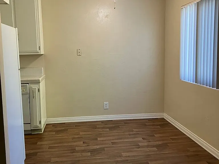 Parkway Plaza Apartments — Photo 18