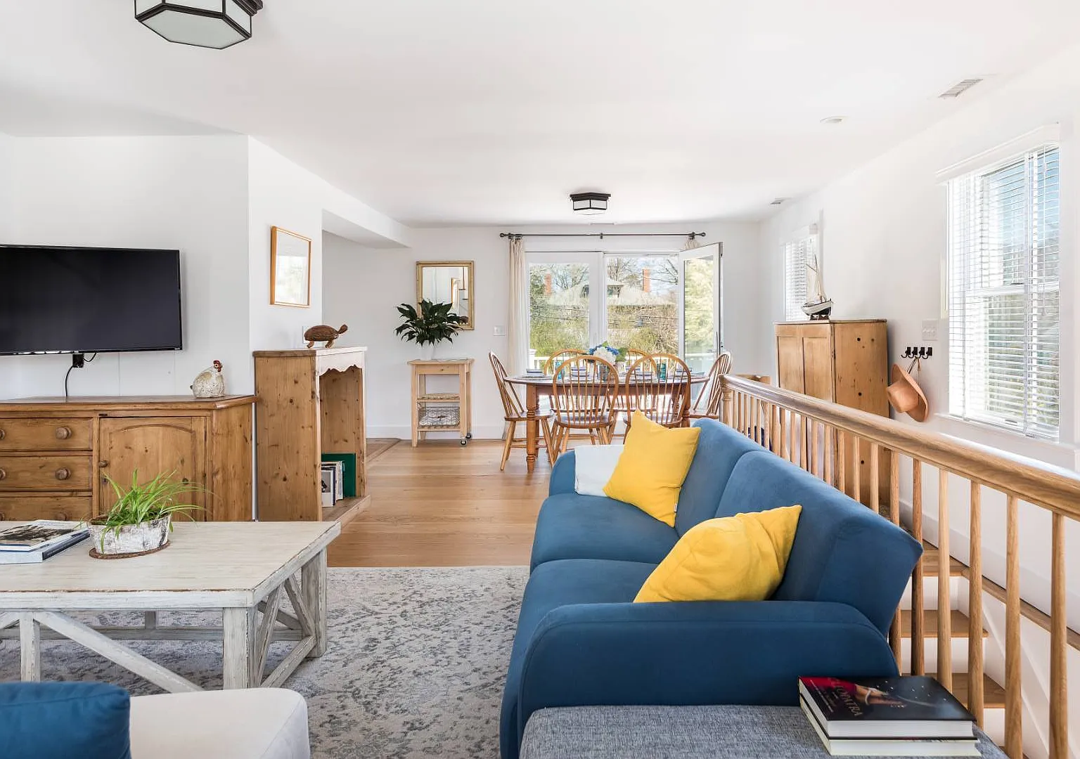 Southampton Village 2 bed, 2 bath Apartment — Photo 1