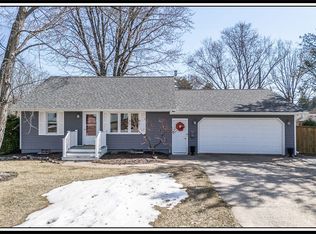 1406 Lawrence St, New London, WI 54961