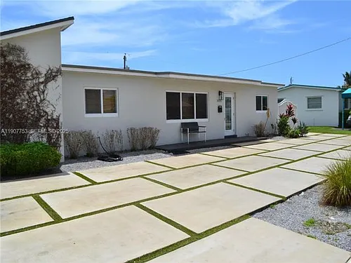 3221 SW 93rd Pl Photo 1