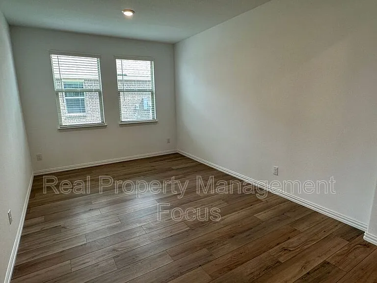 239 Jenkinson Dr — Photo 10