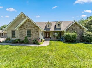 860 Asbury Rd, Candler, NC 28715