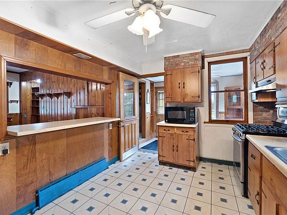 5th image of 704 Orchard Ave