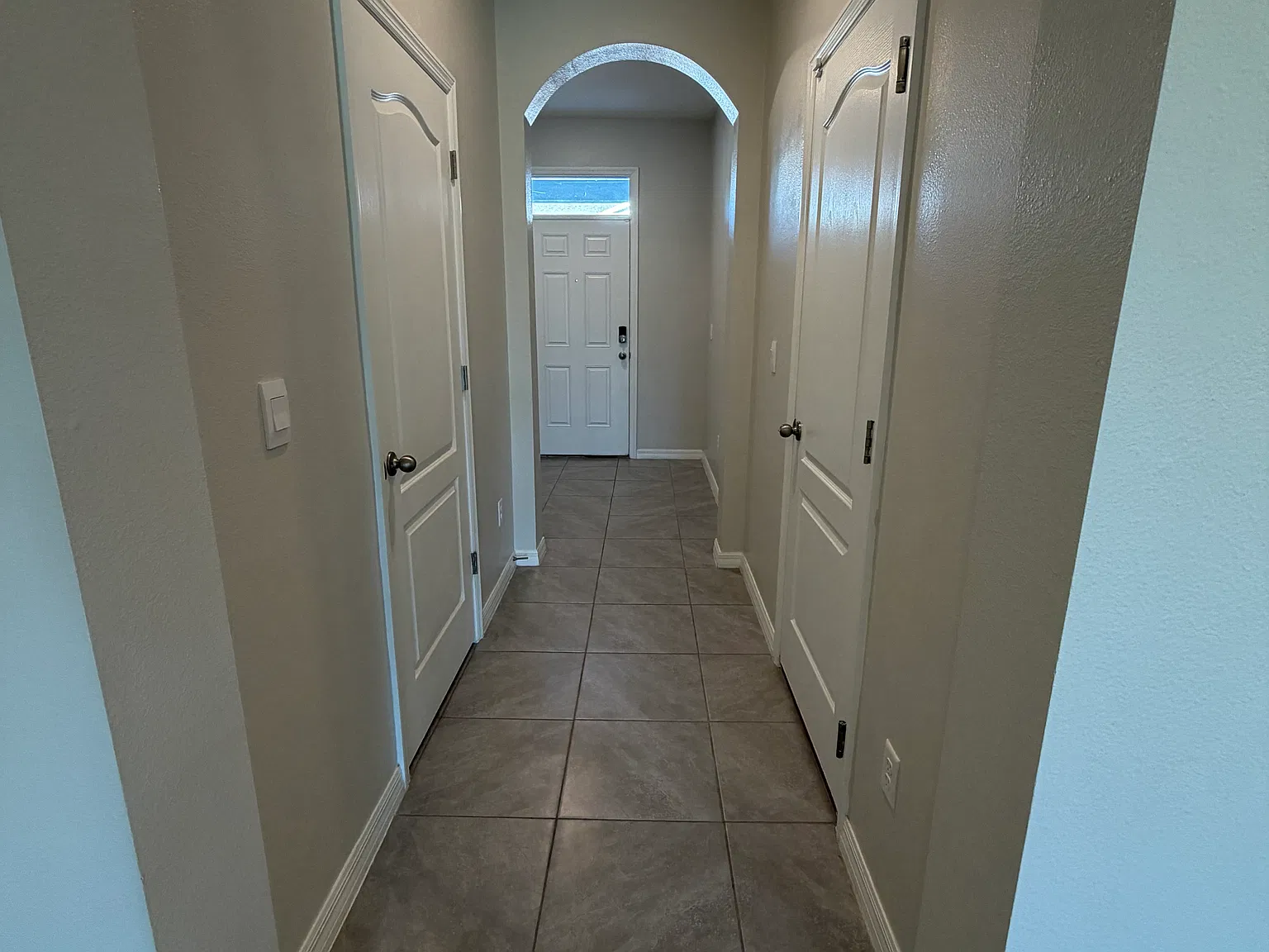 3 bed, 2.5 bath, 1673 sqft, $2,100 — Photo 4