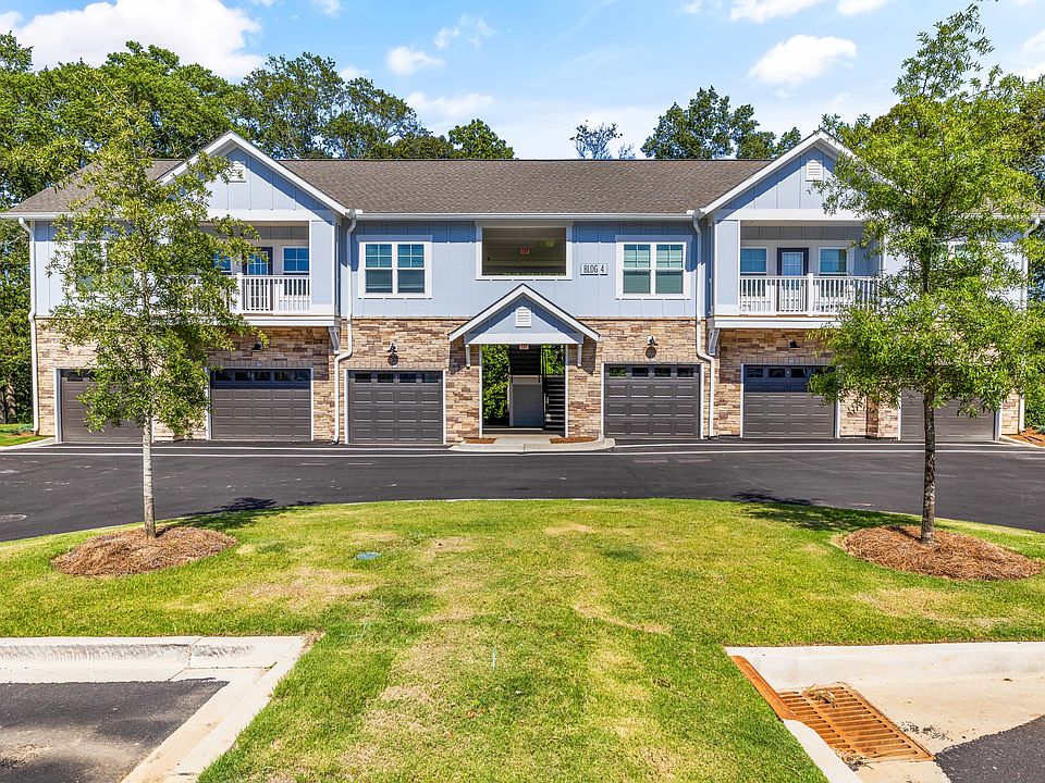 Langley Pointe Apartments | Carriage Homes Available