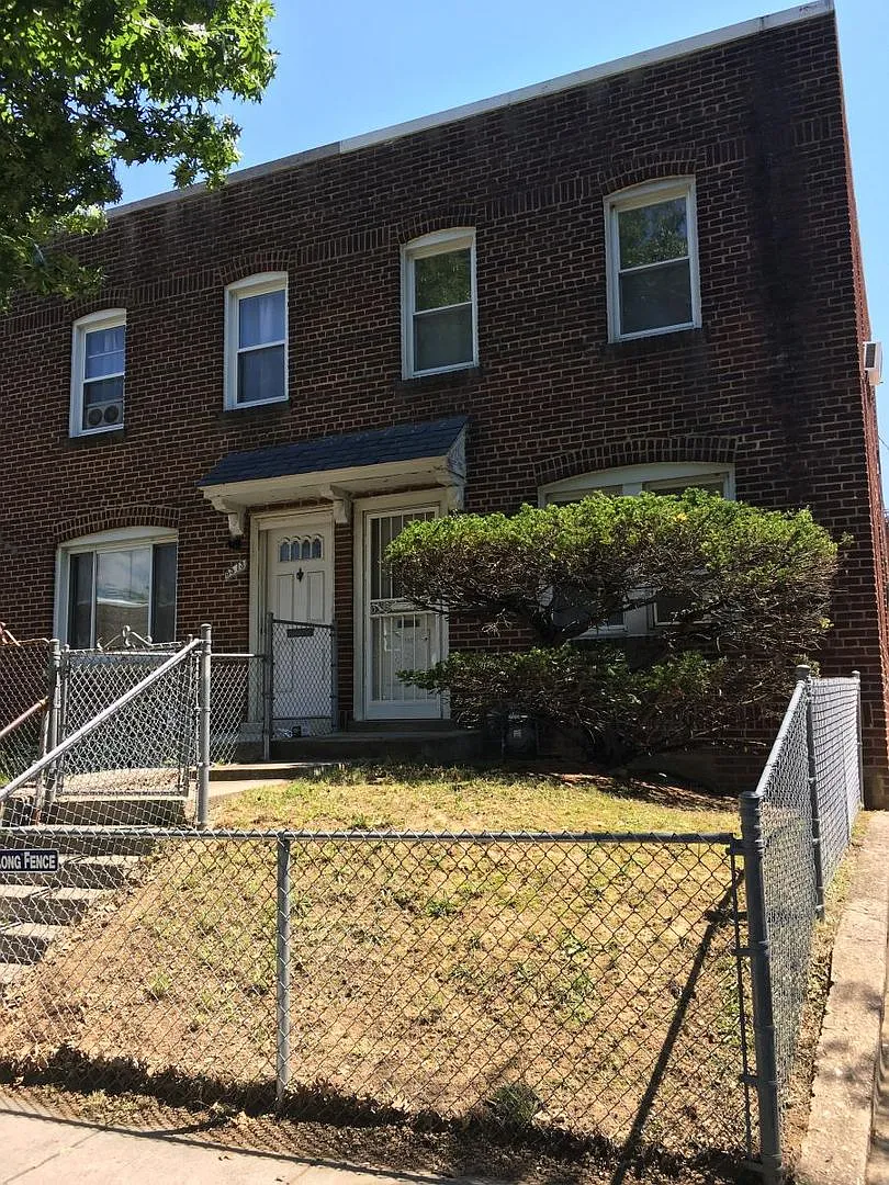 3311 Clay Pl Ne — Photo 1