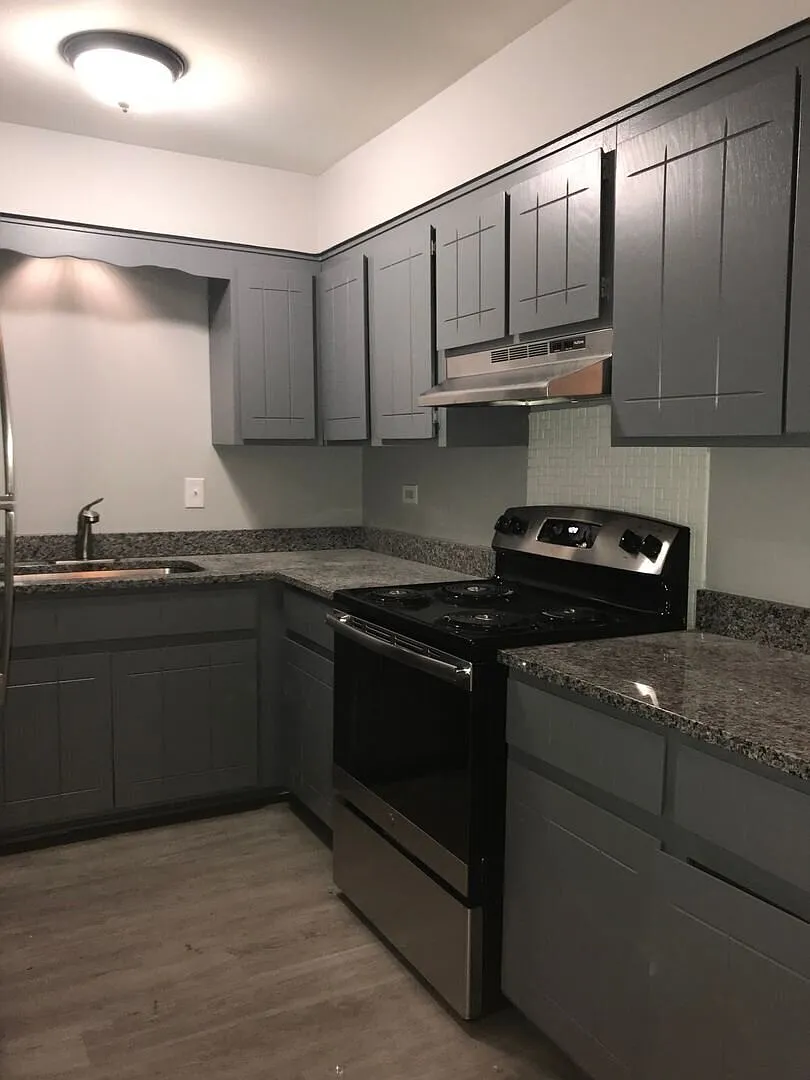 Charming 2-Bedroom, 1-Bathroom Apartment for Rent in Chicago Ridge! — Photo 3