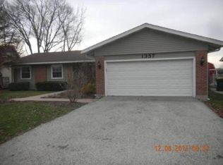 1357 Cumberland Cir E, Elk Grove Village, IL 60007
