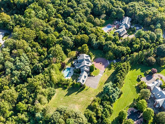 3rd image of 3 Orchard Ln