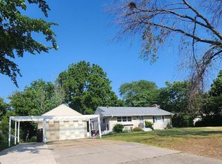 1951 Hazelwood St, Saint Paul, MN 55109