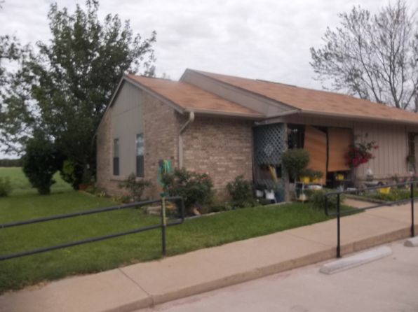 Comanche Retirement Village | 4 Huett Cir, Comanche, TX