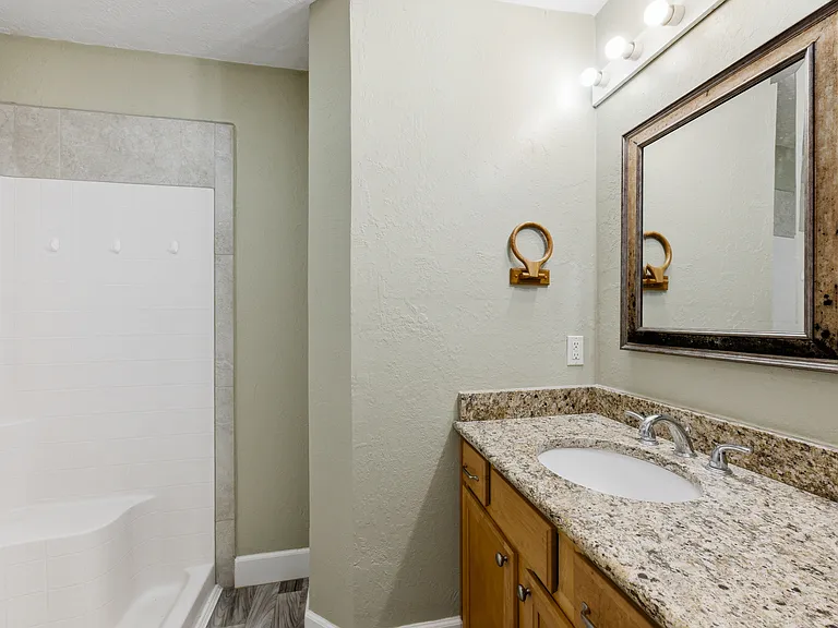 399 Old Dixie Hwy SW — Photo 29