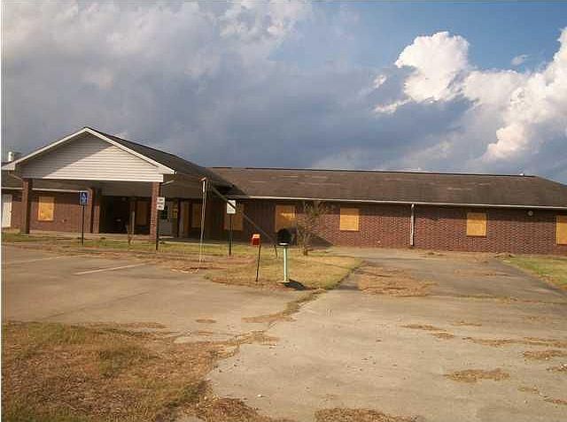 2nd image of 1520 W Magnolia Ave
