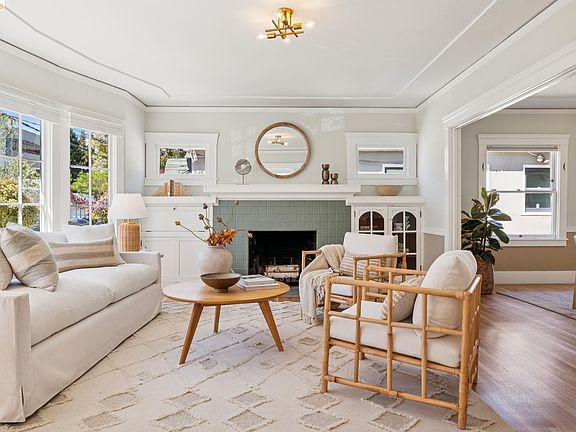 4th image of 3027 Regent St
