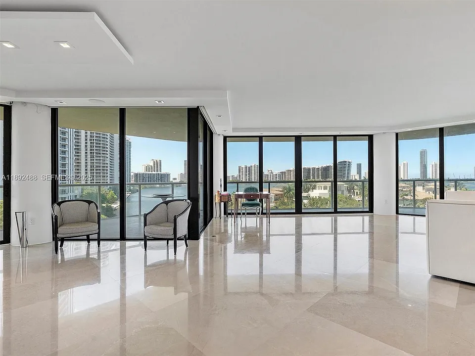4000 Island Blvd #606