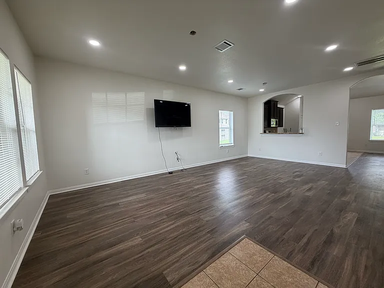 13802 Greyfield Ln — Photo 9