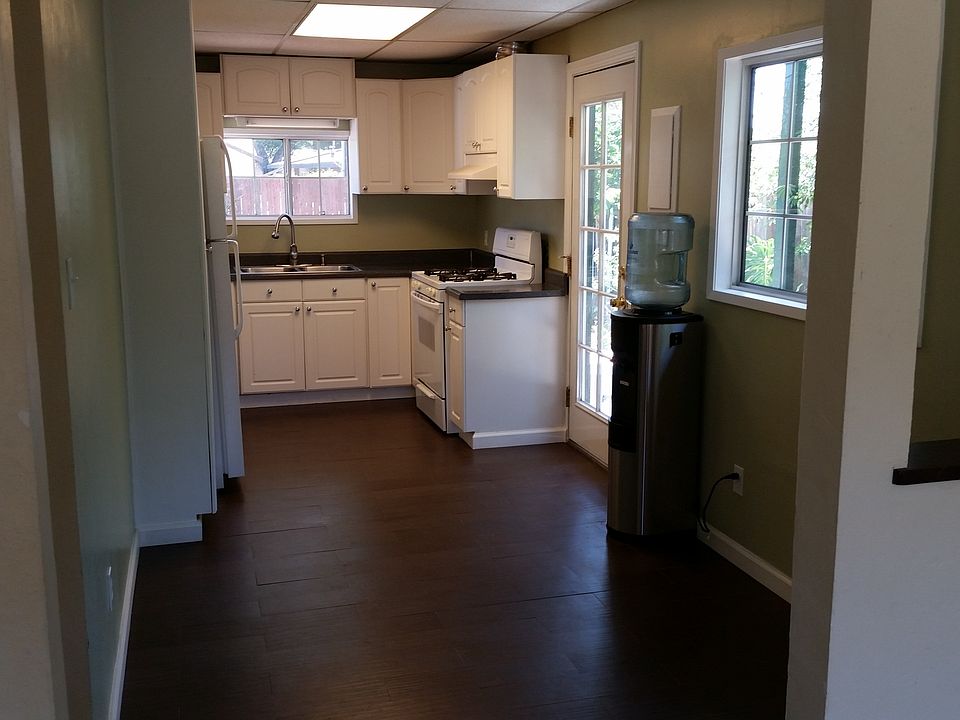 Spacious Kitchen with Ceramic Floor