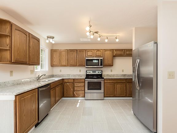 2nd image of 3211 Bowdoin Cir