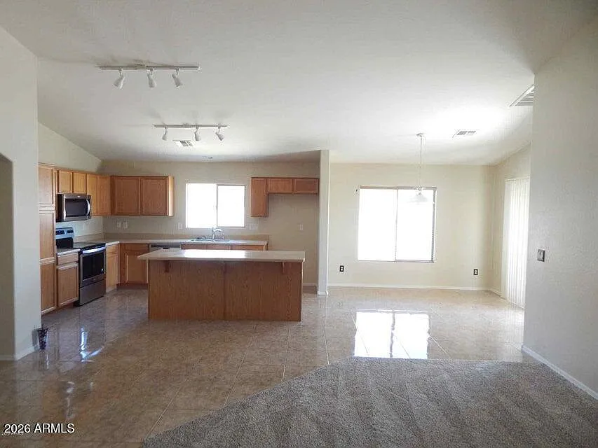 4 bed, 2.0 bath, 1615 sqft, $1,900 — Photo 2
