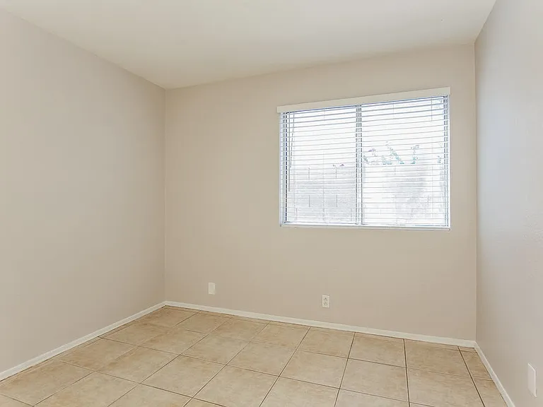 8745 W Tuckey Ln — Photo 13