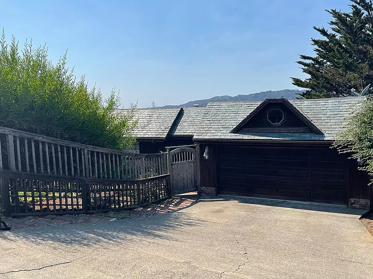 Lagoon View Dr — Photo 1