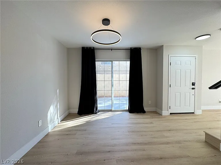 8464 Blue Island Ave — Photo 18
