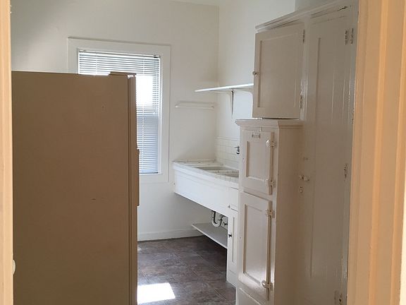 2nd image of 918 26th St APT O