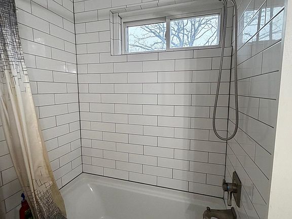 4th image of 45 Oak Grove Dr