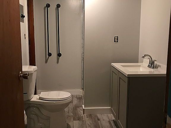Pool Bathroom/Sauna 