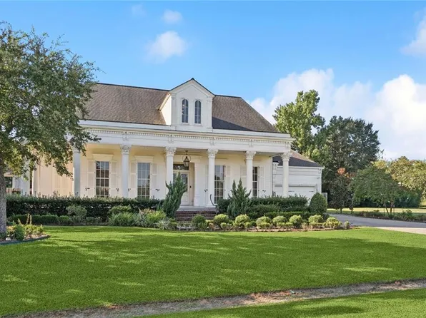 102 Green Trails Dr, Belle Chasse, LA 70037