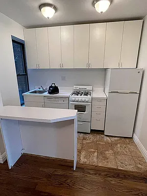 Rented by Glasser Realty LLC | media 8