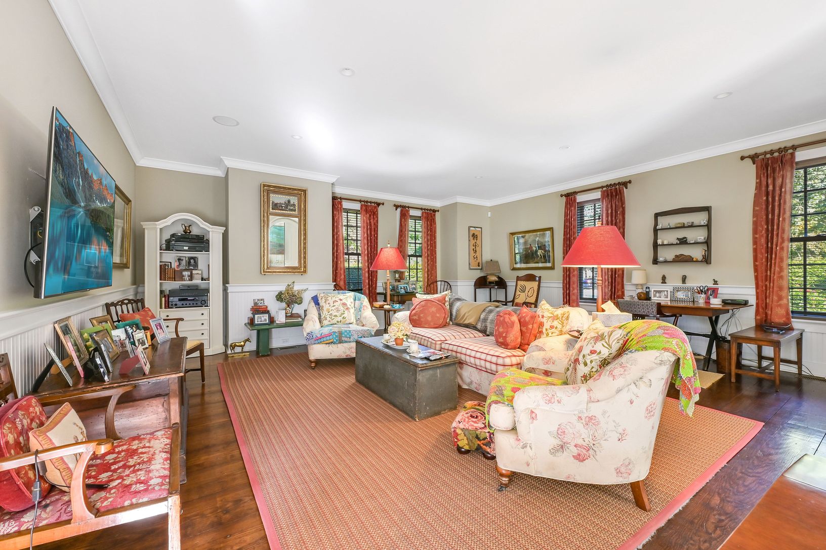  Large den/TV room