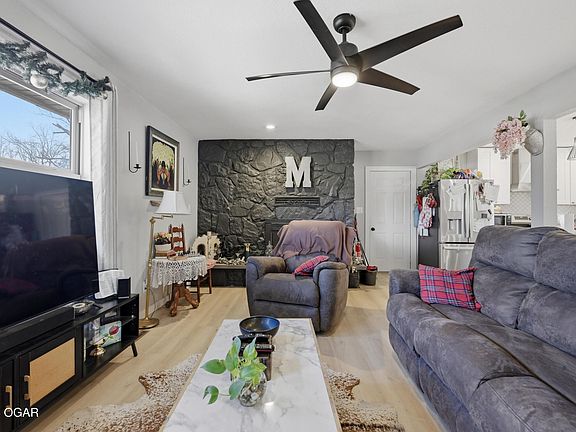 4th image of 402 Gooch Rd