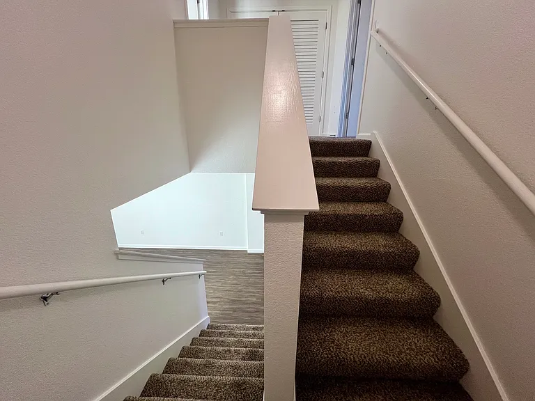 Esposti Park Apartments — Photo 36
