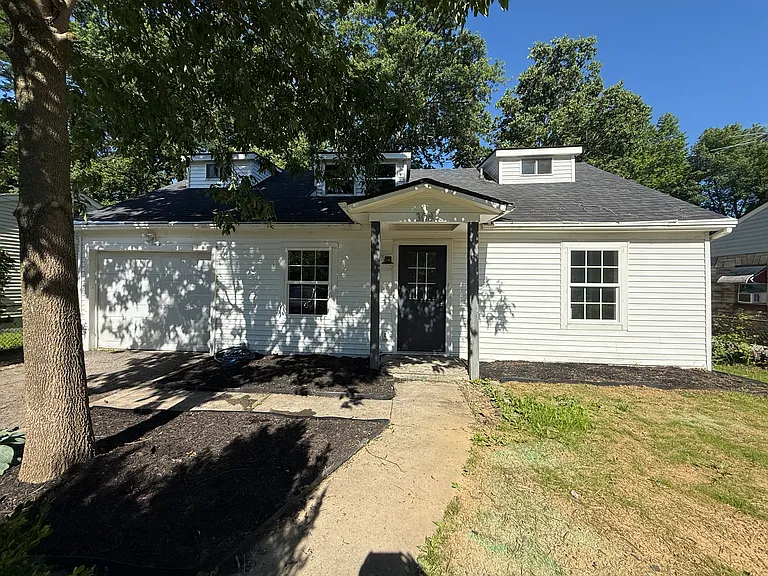 308 Anderson Ave — Photo 2