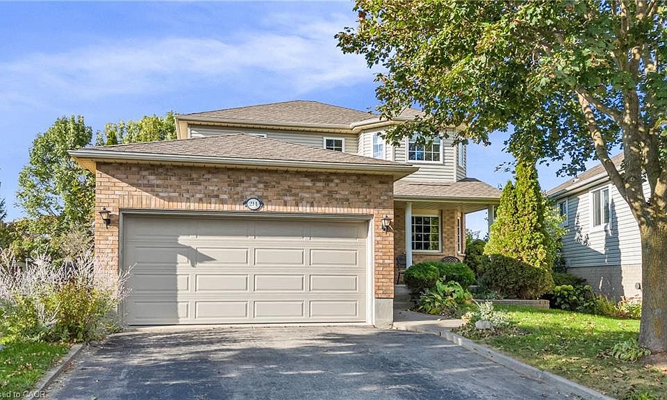 1st image of 214 Dartmoor Cres