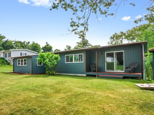 50 Roosevelt Dr, Southbridge, MA 01550