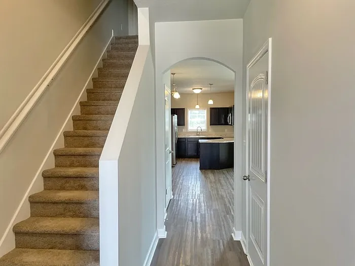 3 bed, 2.0 bath, 1582 sqft, $1,595 — Photo 2