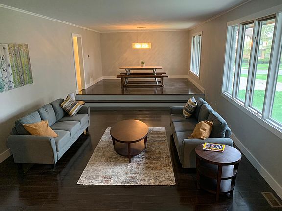 4th image of 120 Nob Hill Dr S