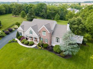 30 Lakes Edge Rd, Limerick, PA 19468